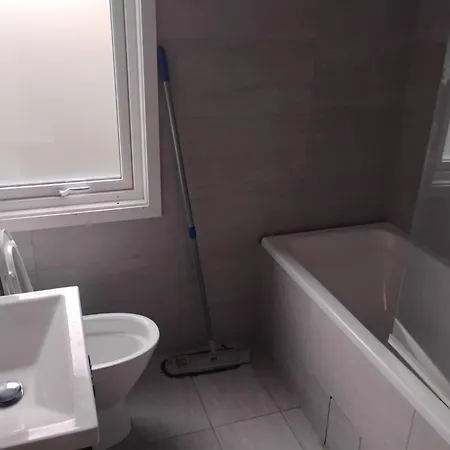 Cosy Little Near Forest And Town בית הארחה *